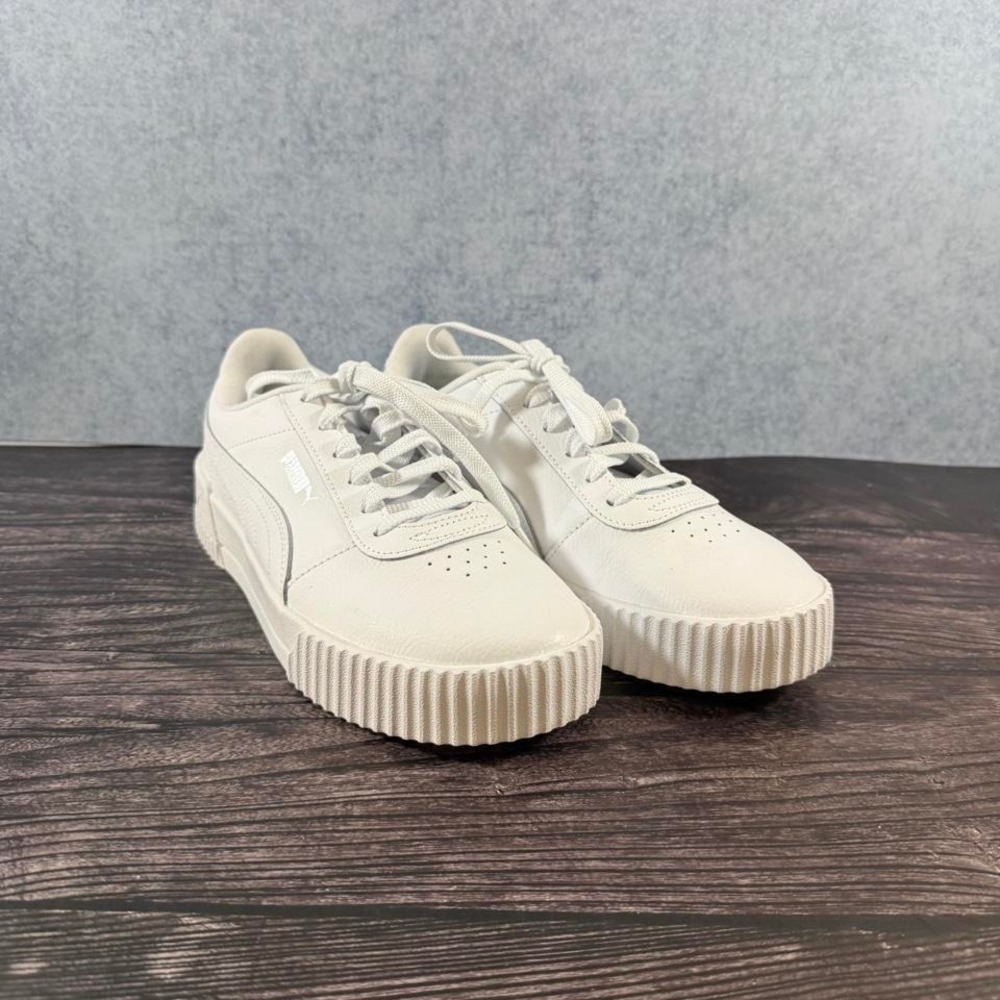 Women's size 8.5 Puma white leather sneakers